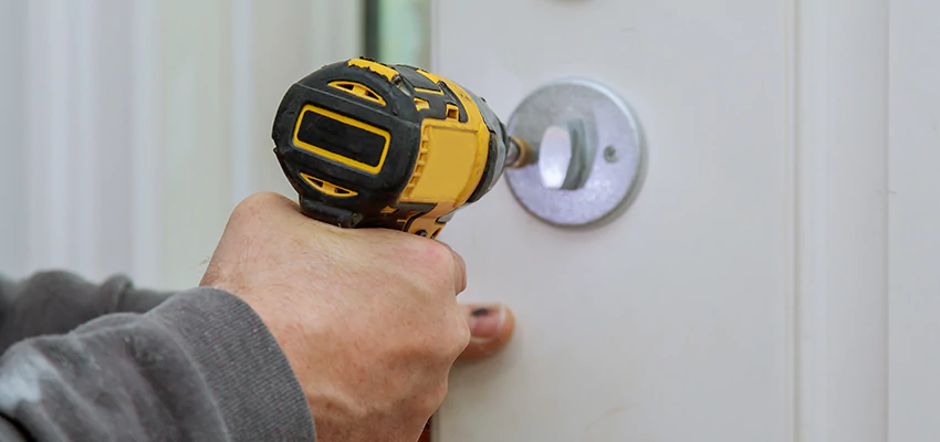 Street Locksmith For Smart Lock Repair in Coconut Creek, FL